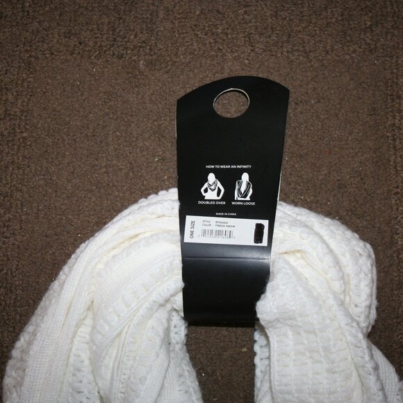 Relativity Infinity Crochet Knit Winter Scarf Color Fresh Snow /White - Picture 7 of 9